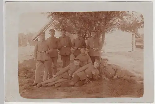 (F5800) Orig. Foto 1.WK Soldaten, Gruppenbild vor Hütte 1914-18