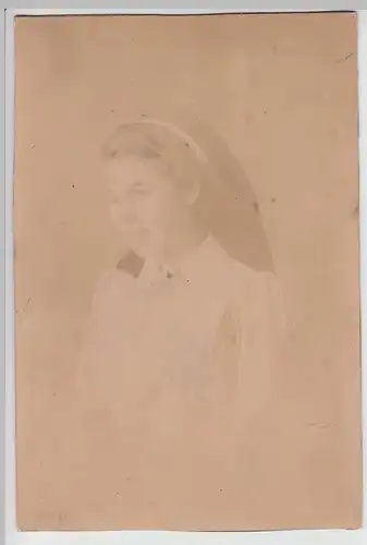(F5660) Orig. Foto Porträt einer jungen Dame (verblasst), um 1900-10