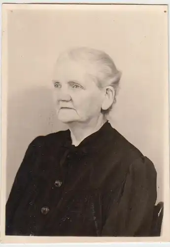 (F5654) Orig. Foto Porträt einer Dame (65 J.) 1945
