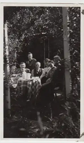 (F5638) Orig. Foto Harburg, Kaffeekränzchen im Freien, 1935