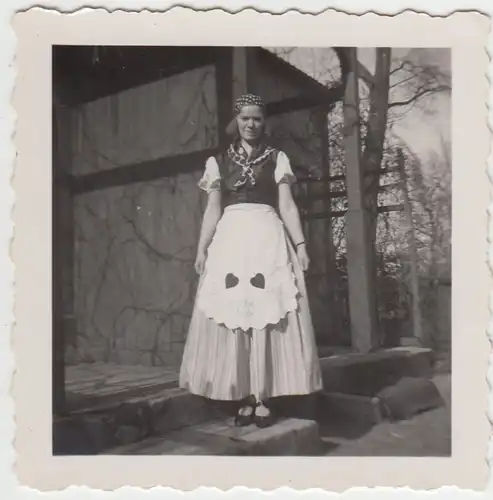 (F5501) Orig. Foto junge Frau im Trachtenkleid, vor 1945