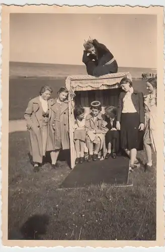 (F5413) Orig. Foto Mädchen einer Schulklasse im Strandkorb in Cuxhafen, Mai 1938