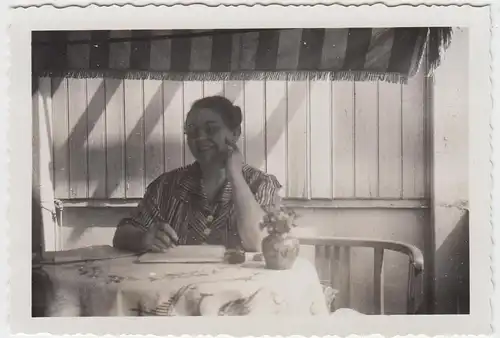 (F5405) Orig. Foto Frau auf Terrasse o.ö. am Kaiser Friedrich Ufer in Hamburg 19