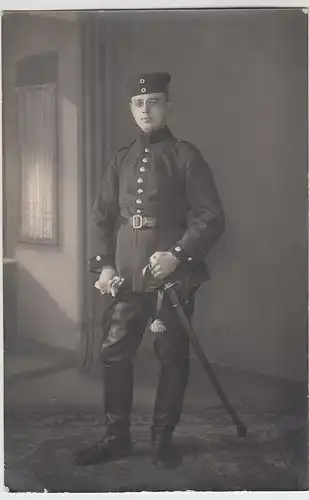 (F5392) Orig. Foto 1.WK Soldat mit Säbel, Fotostudio Konstanz 1914-18