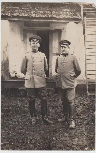 (F5384) Orig. Foto 1.WK Soldaten vor einem Gebäude, im Felde 1916