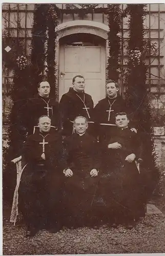 (F5370) Orig. Foto Geistliche, Priester, Gruppenfoto vor Gebäude, vor 1945