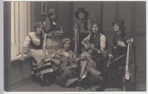 (F5353) Orig. Foto Damen in Tracht mit Musikinstrumenten, vor 1945