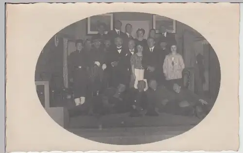 (F5339) Orig. Foto Personen, Gruppenfoto in einem Gasthof o.ä., vor 1945