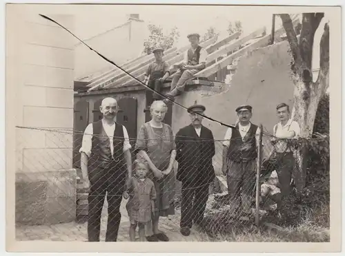 (F5095) Orig. Foto Personen beim Hausbau, vor 1945