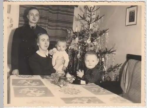(F5091) Orig. Foto Familie zu Weihnachten, Reichenberg vor 1945