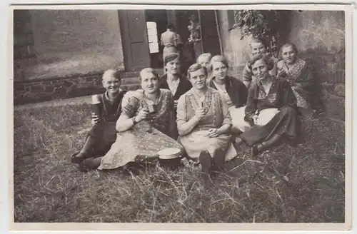 (F5054) Orig. Foto Frauen beim Picknick, vor 1945