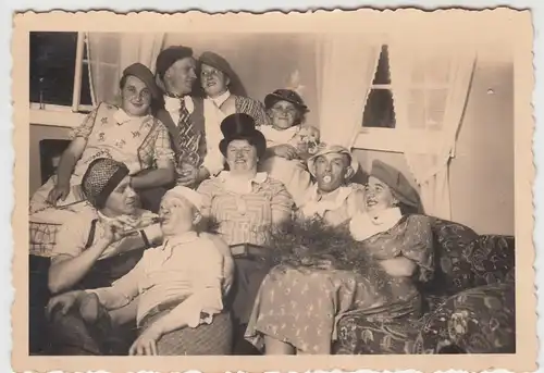 (F5039) Orig. Foto Personen im Kostüm, Fasching, Karneval, vor 1945