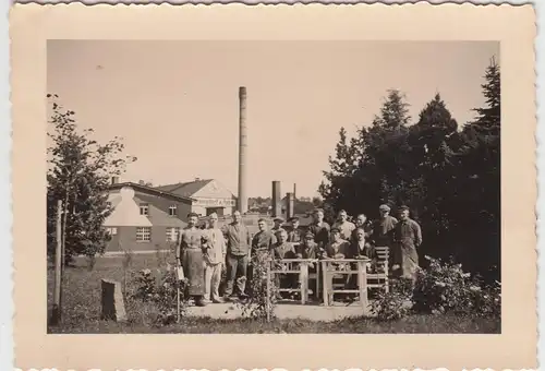 (F5035) Orig. Foto Reichenbach O.L., Arbeiter vor Fabrik Griessdorf & Rabe, vor