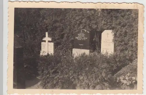(F5021) Orig. Foto Gräber von Gretel Köhler u. Erich Hoffman, um 1948