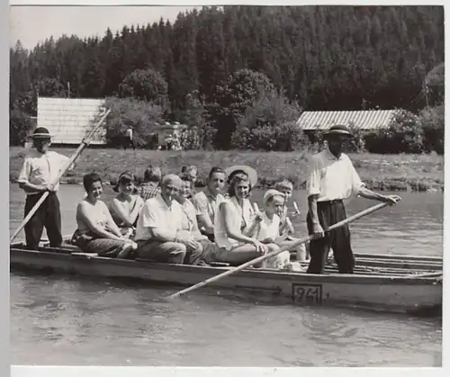 (F500) Original Foto, Personen im Boot, Ausfahrt, Ort unbekannt, nach 1945
