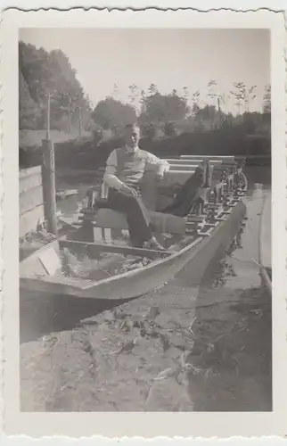 (F4997) Orig. Foto junger Mann im Boot (Spreewald?) vor 1945