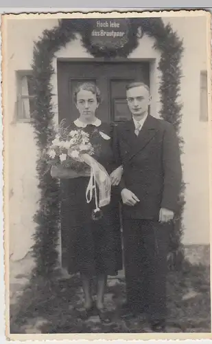 (F4924) Orig. Foto Hochzeitspaar vor Hauseingang