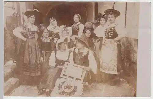 (F4879) Orig. Foto Personengruppe in Trachten, 1910/20