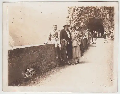 (F4812) Orig. Foto Besucher am Axentunnel, Juni 1925