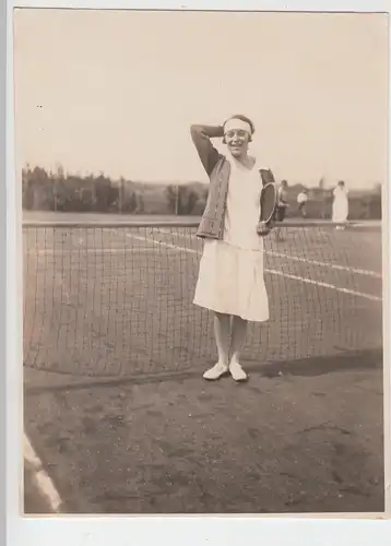 (F4804) Orig. Foto junge Frau auf dem Tennisplatz 1926
