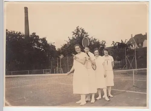 (F4802) Orig. Foto junge Damen auf dem Tennisplatz 1926