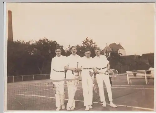 (F4801) Orig. Foto junge Herren auf dem Tennisplatz 1926