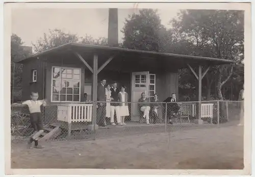 (F4800) Orig. Foto Ratingen, Personen vor einer Laube 1926