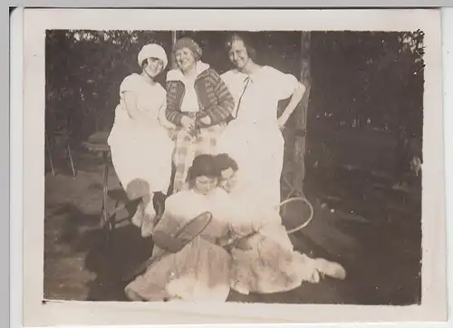 (F4713) Orig. Foto Gruppe Damen mit Tennisschläger, Sommer 1924