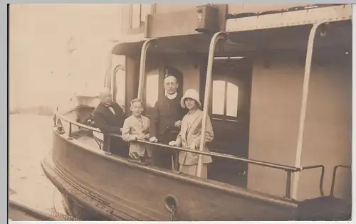 (F4701) Orig. Foto Hamburg, Personen a.e. Fähre, 20.8.1924