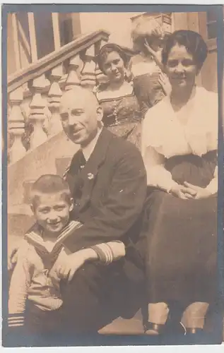 (F4683) Orig. Foto Personen a.e. Treppe um 1920