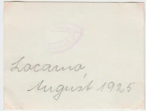 (F4677) Orig. Foto Locarno, Herr steht a. Wiese, August 1925