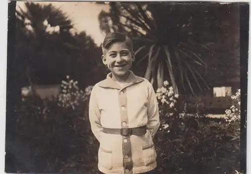 (F4664) Orig. Foto Bad Pyrmont, Junge im Kurgarten, Pfingsten 1924