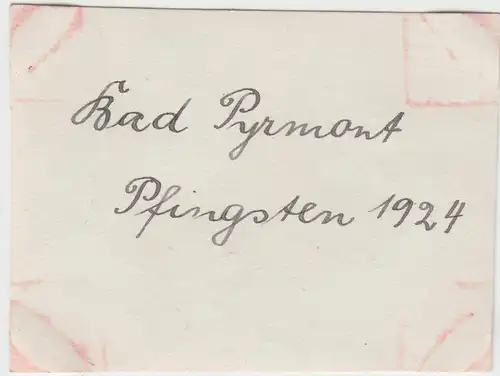 (F4655) Orig. Foto Bad Pyrmont, Junge am Brunnenplatz, Pfingsten 1924