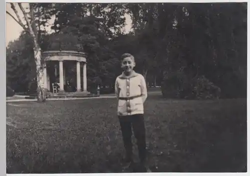 (F4652) Orig. Foto Bad Pyrmont, Junge im Kurpark, Tempel, Pfingsten 1924