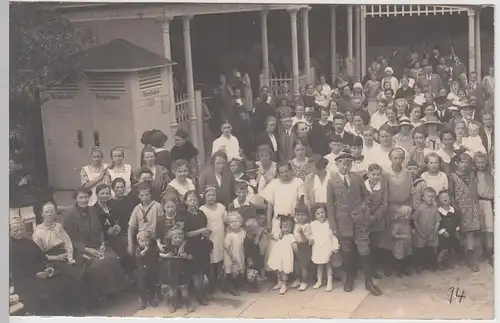 (F4643) Orig. Foto Bad Pyrmont, Personengruppe an Gurgelkabine, 6.6.1924