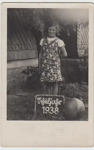 (F4623) Orig. Foto Mädchen (9 J.) mit Tafel -Schuljahr 1938-