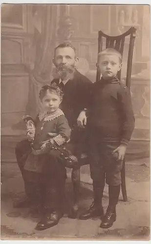 (F4615) Orig. Foto Großvater mit Enkeln, Fotostudio Berlin Lichtenberg 1916