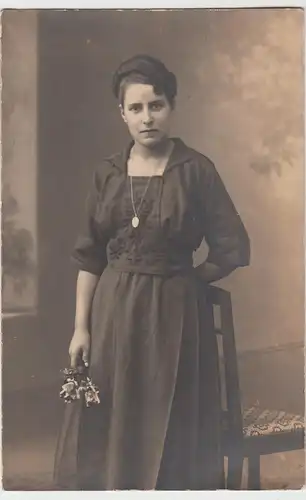 (F4606) Orig. Foto Porträt einer Frau, Fotostudio vor 1945