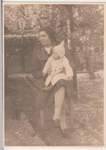 (F4544) Orig. Foto Mutter mit Sohn Gerd auf Schoß