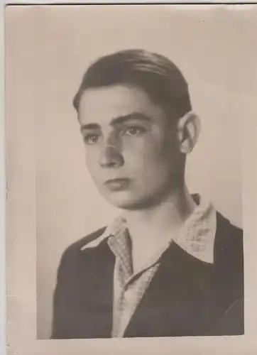 (F4398) Orig. Foto Porträt eines Jungen, nach 1945