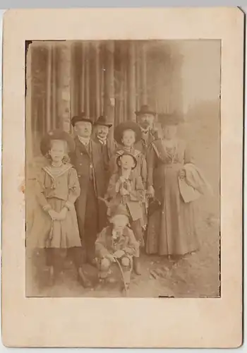 (F439) Original Kabinettfoto, Familie am Waldesrand