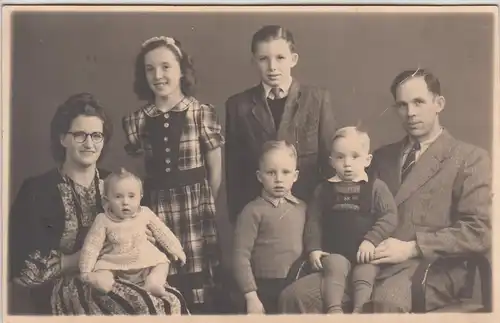 (F4330) Orig. Foto große Familie mit 5 Kindern, Studio-Foto