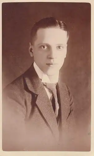 (F4297) Orig. Foto Porträt eines jungen Mannes, vor 1945