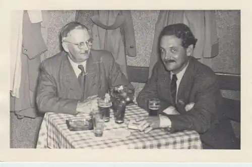 (F4281) Orig. Foto Männer in der Kneipe, Gastwirtschaft