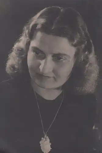 (F4250) Orig. Foto Porträt einer Frau, vor 1945