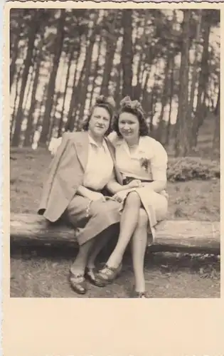 (F4217) Orig. Foto 2 Damen im Wald, vor 1945