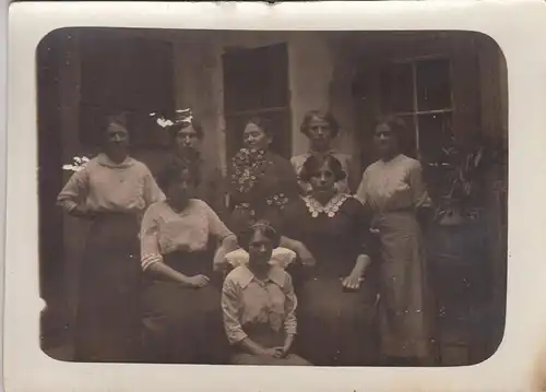 (F4211) Orig. Foto Personengruppe, Damen am Fenster, 1920er