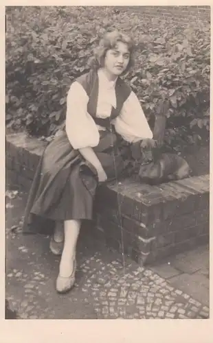 (F4199) Orig. Foto Frau mit kleinem Mädchen, München nach 1945