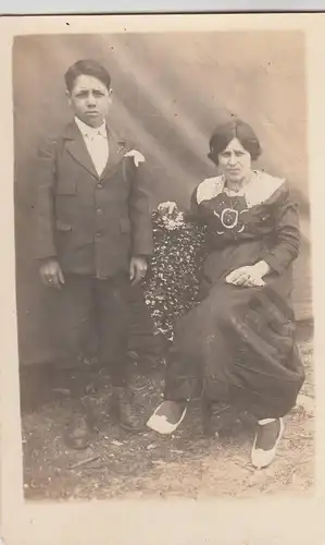 (F4168) Orig. Foto Frau und junger Mann, vor 1945