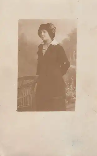 (F4143) Orig. Foto Porträt einer jungen Frau, um 1920